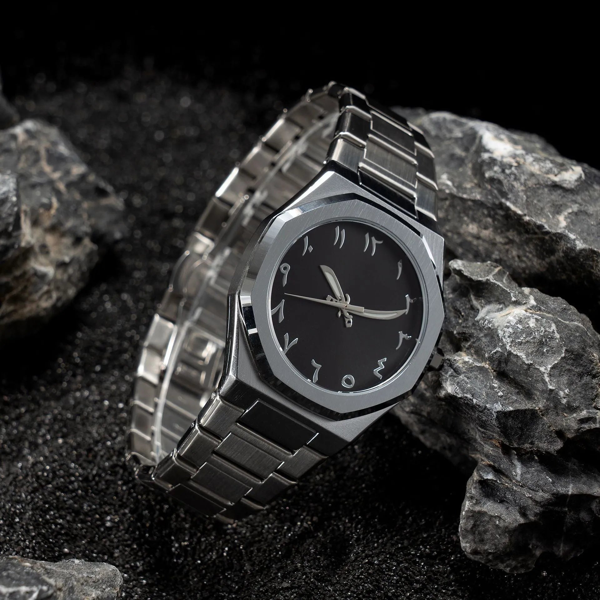 Men's stainless steel business casual quartz watch on wrist, showing 10mm thickness and black silver scale dial.