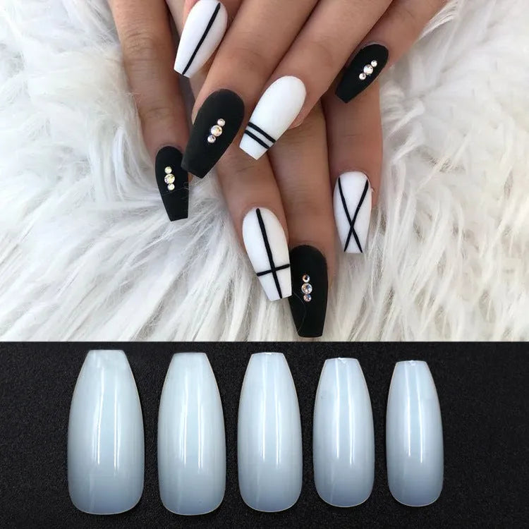 500 clear ABS artificial nails in 10 sizes with French tip design for professional and home use