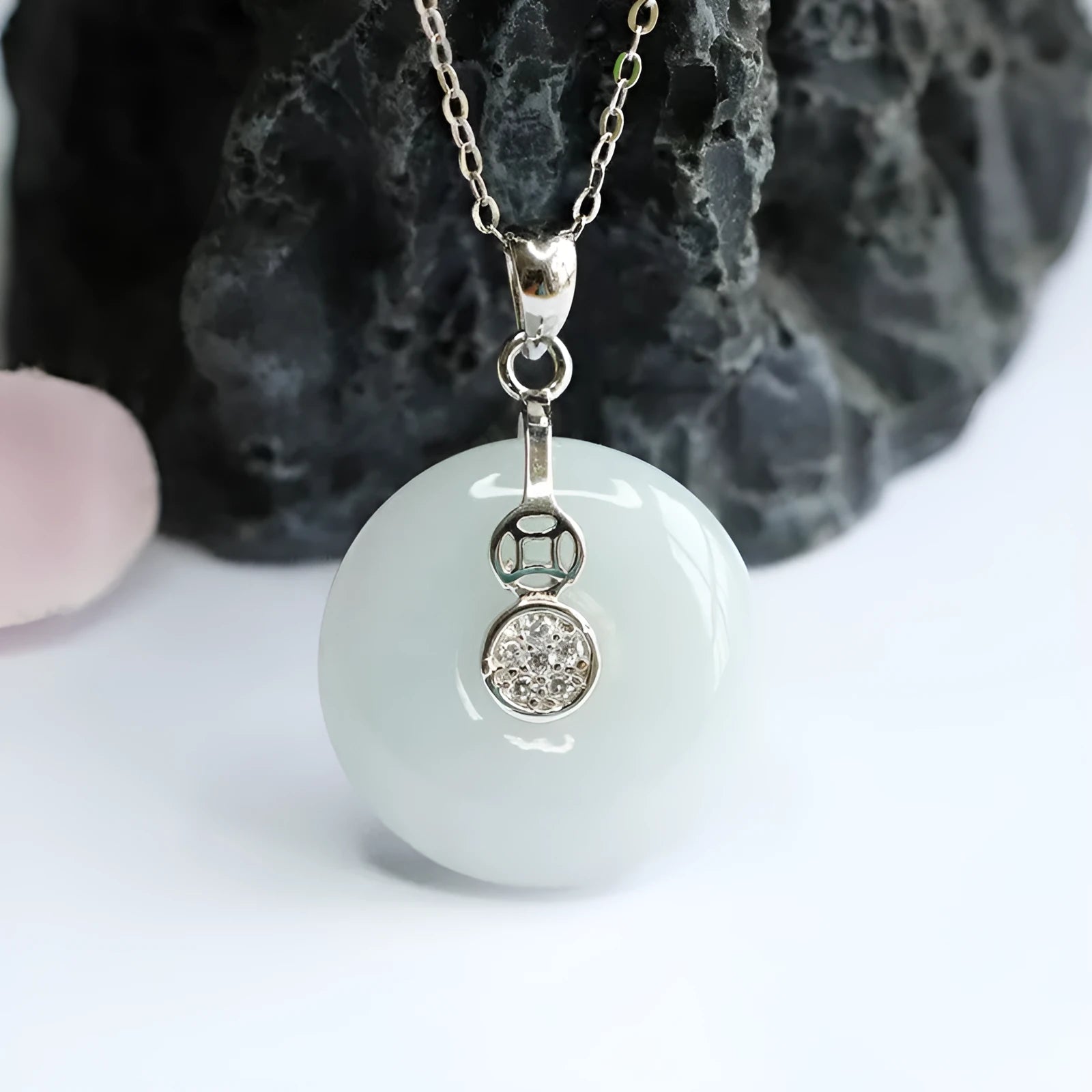 S925 silver inlaid natural emerald round geometric pendant 18x6mm on white background