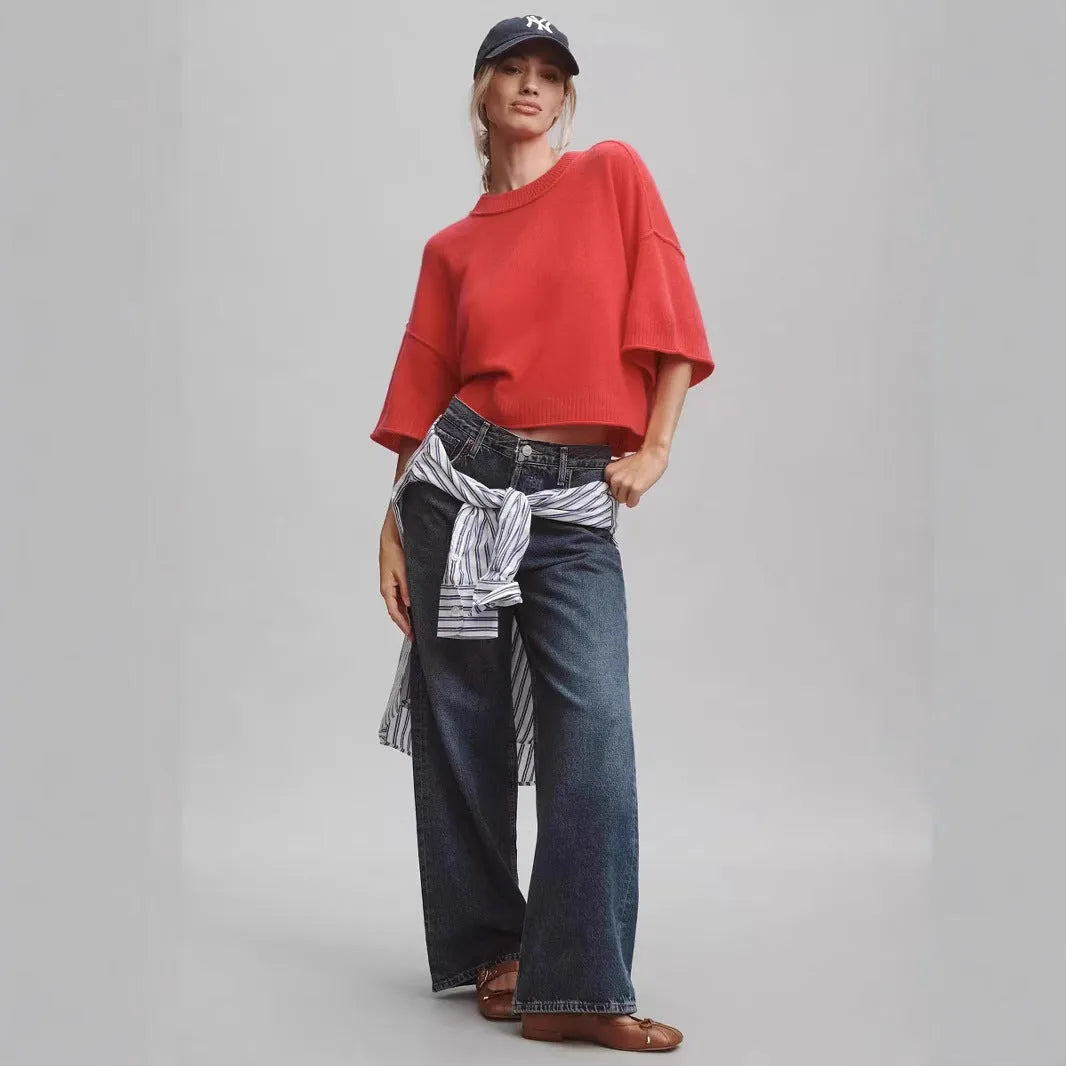 Red cropped viscose T-shirt with regular sleeves and an exposed navel design on a mannequin.