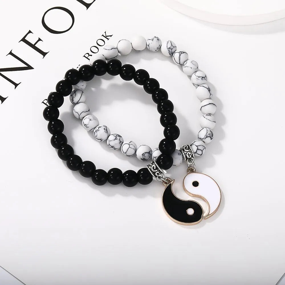Geometric eight-diagram shaped alloy bracelet with electroplated finish in unisex design