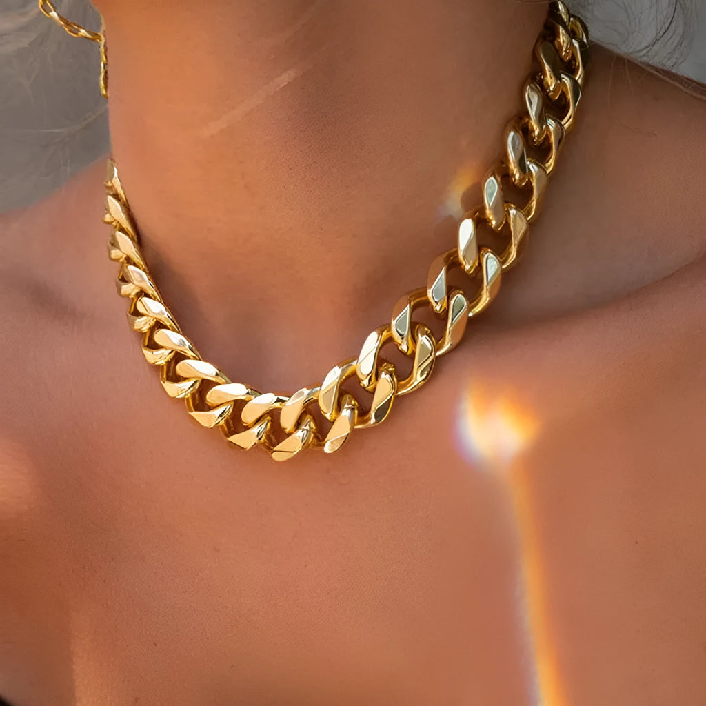 Women's gold-coloured thick chain necklace with 32cm length and 6cm pendant drop on alloy chain