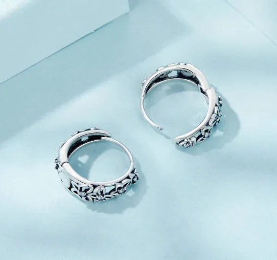 Retro hollow butterfly zircon earrings in sterling silver with 14mm height and 5mm width dimensions