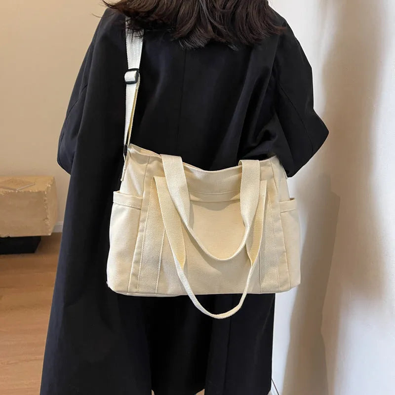 Women's polyester shoulder bag in solid colour with external pocket and internal phone compartment