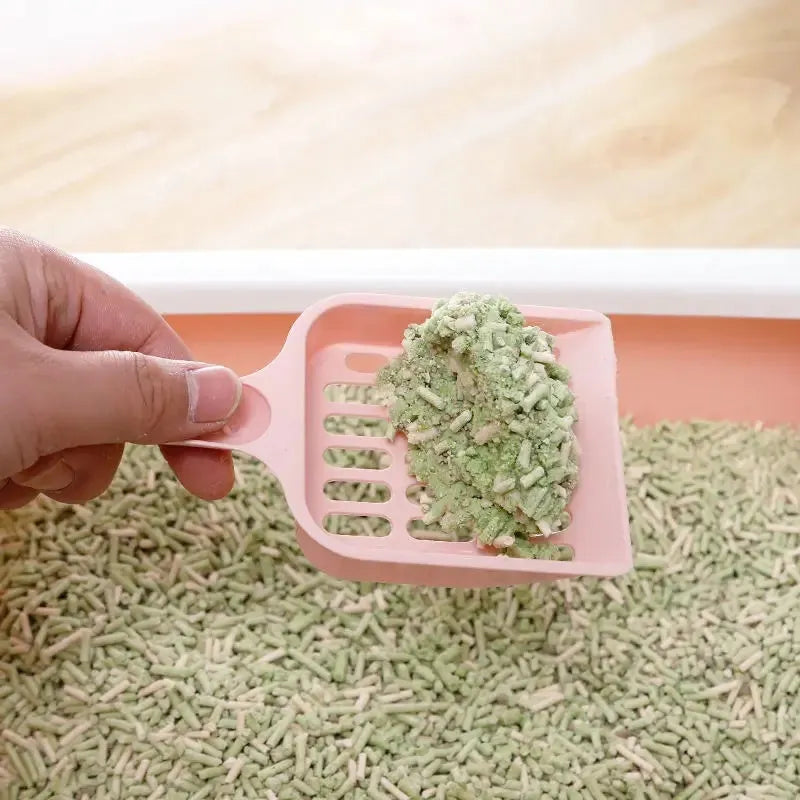 Blue plastic cat litter scoop for cleaning pet toilets, shown with dimensions.