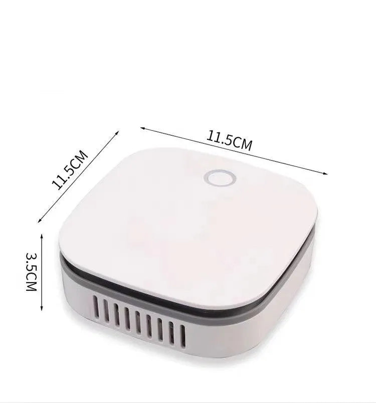 White USB car air purifier with negative ion sterilisation function.