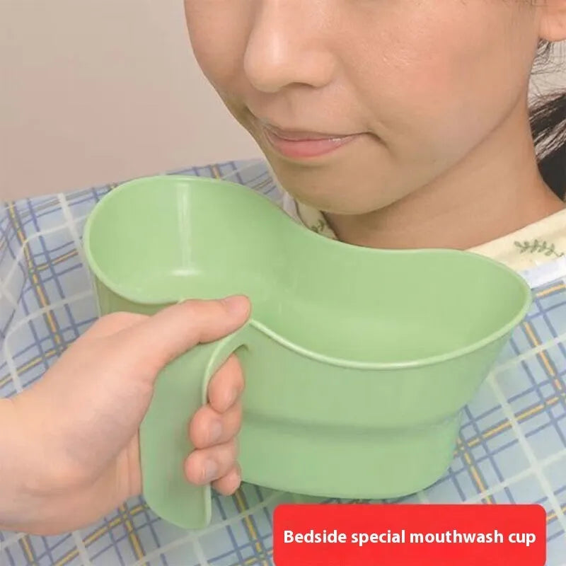 Green plastic gargle cup for bedridden elderly patients nursing care oral hygiene