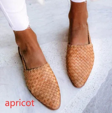 Adult flat baotou sandals with buckle and pointed toe in multiple colours