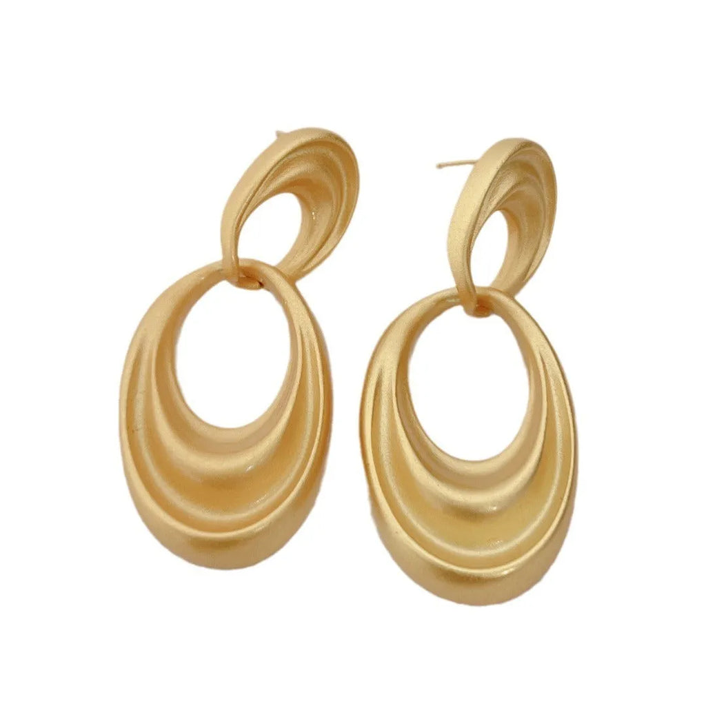Gold double circle earrings with French retro style and U-shape design in quicksand colour
