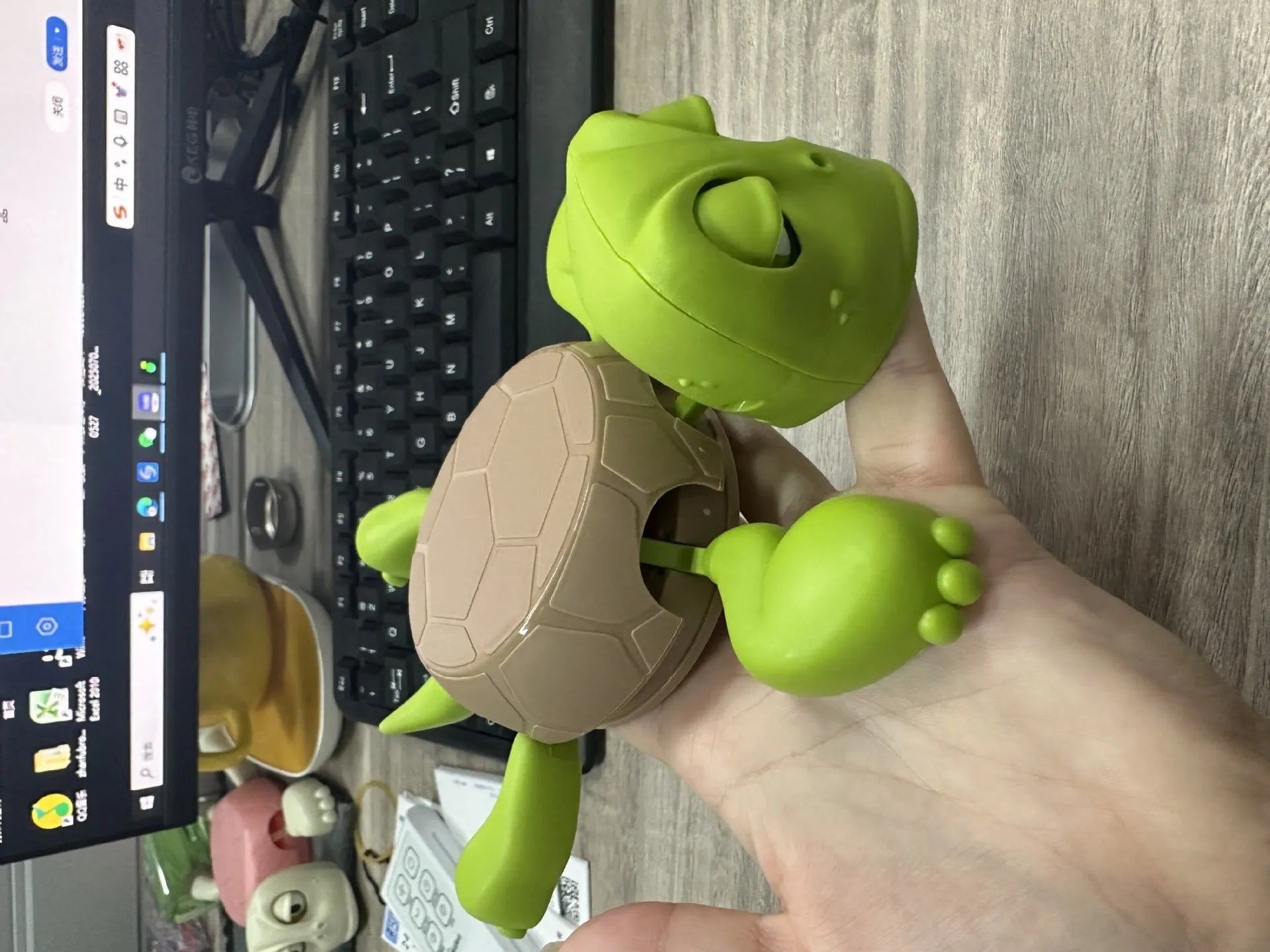 ABS turtle coaster with reptile design in light green colour for heat insulation under hot drinks