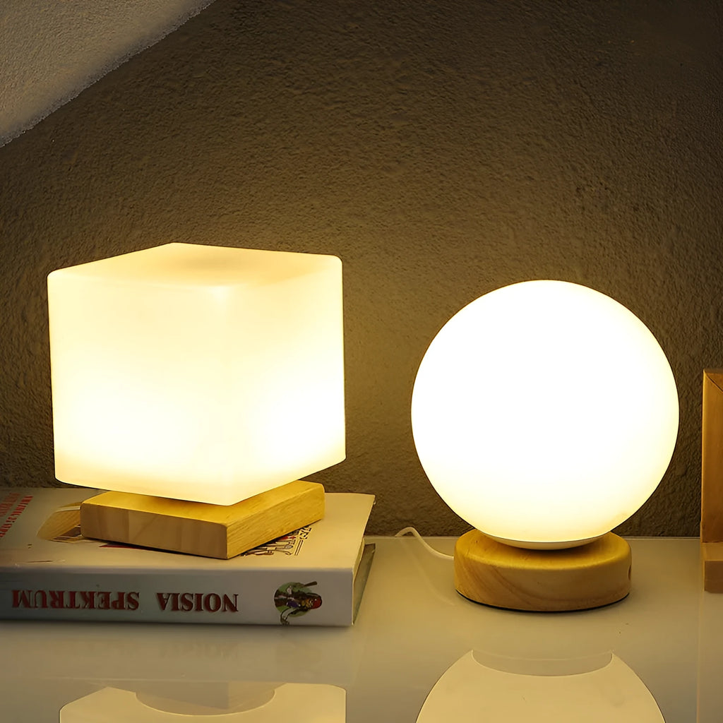 Nordic solid wood flower-shaped USB table lamp showing touch dimming and choice of cube or cylinder white light shapes.
