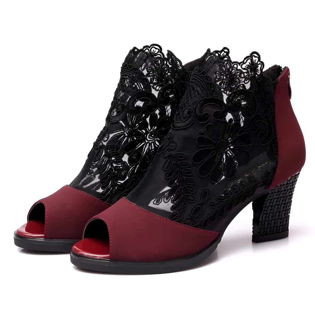 Women's black lace gladiator sandals with square high heels and floral decoration