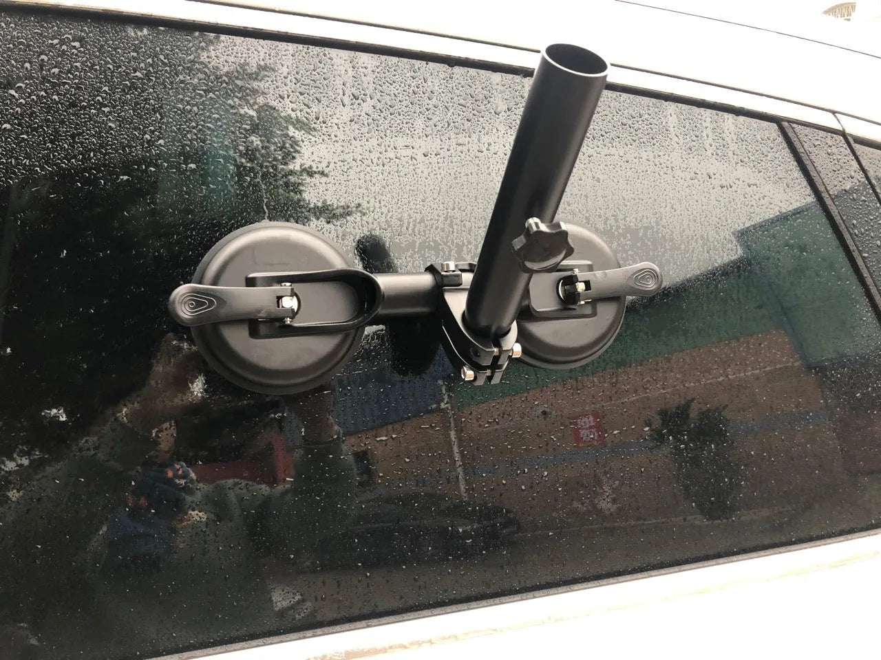 Black off-road car sucker base with rubber disc body for windscreen mounting of flagpoles