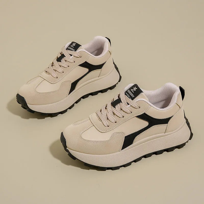 Women's low-top platform sports shoes in card black, with lace-up front and flat rubber sole.