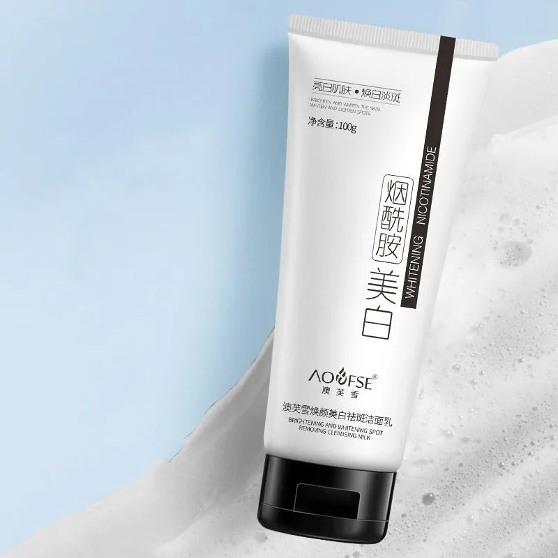 White bottle of 100ml whitening and freckle removing facial cleanser for pore cleansing.