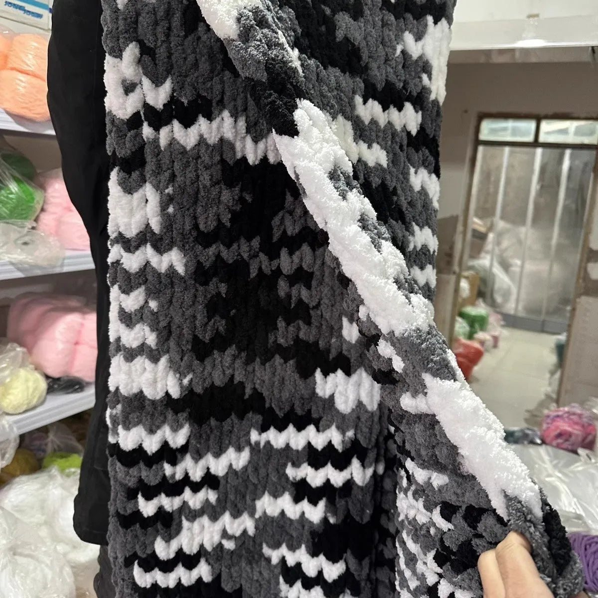 Coarse yarn chenille knitted braided gravity blanket in modern simple style