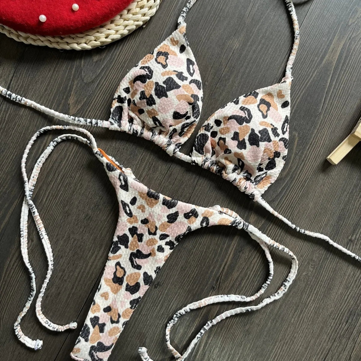 Women's quick-drying bikini swimsuit with cotton lining in three colour variants