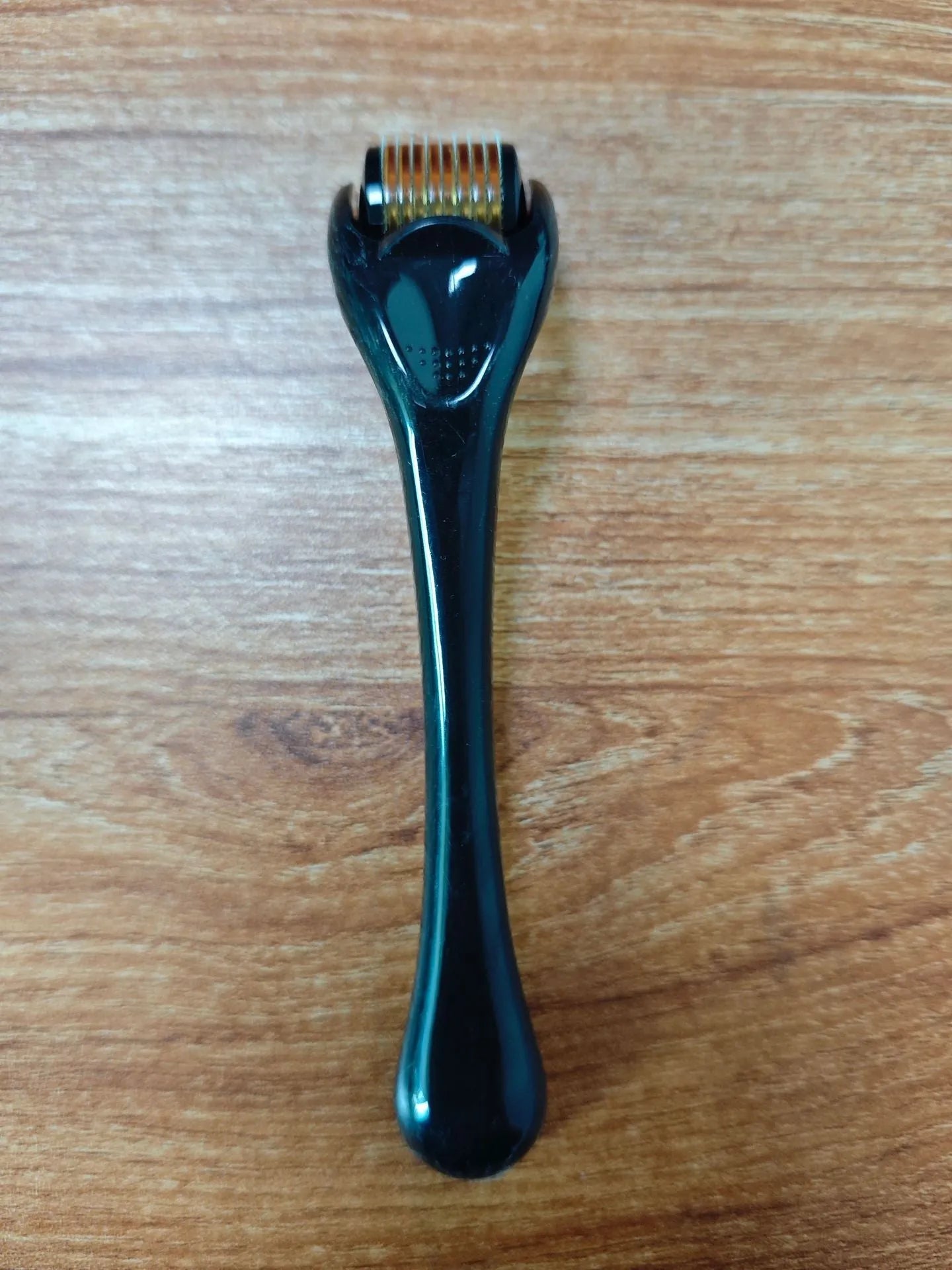 Sterile micro needle derma roller with PC handle in selected colour and 0.2mm, 0.25mm, or 0.3mm needle wheel.