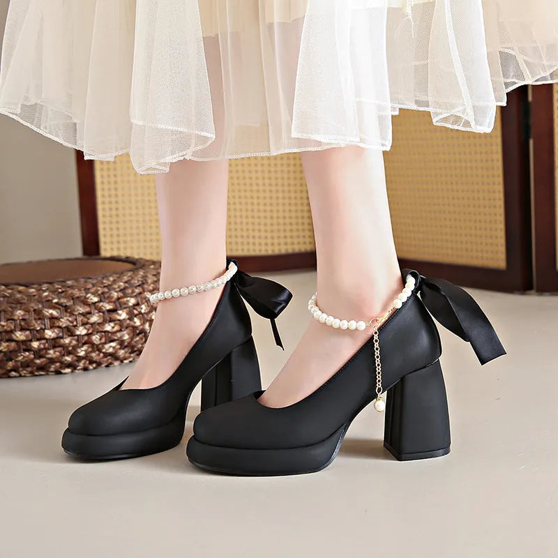 Women's beige Mary Jane shoes with chunky heel and ankle-strap buckle on round toe