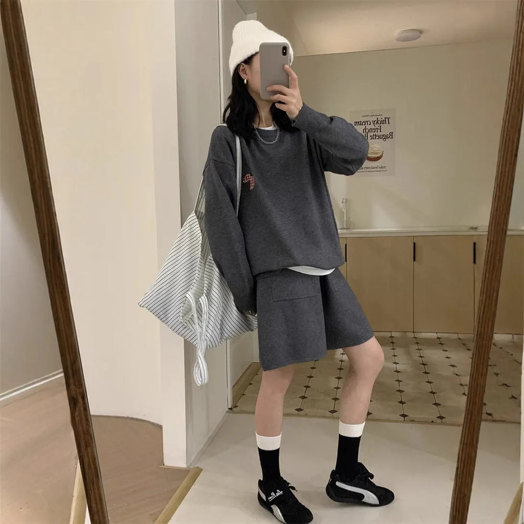 Casual sports knitted sweater shorts suit with animal embroidery in imitation cashmere fabric