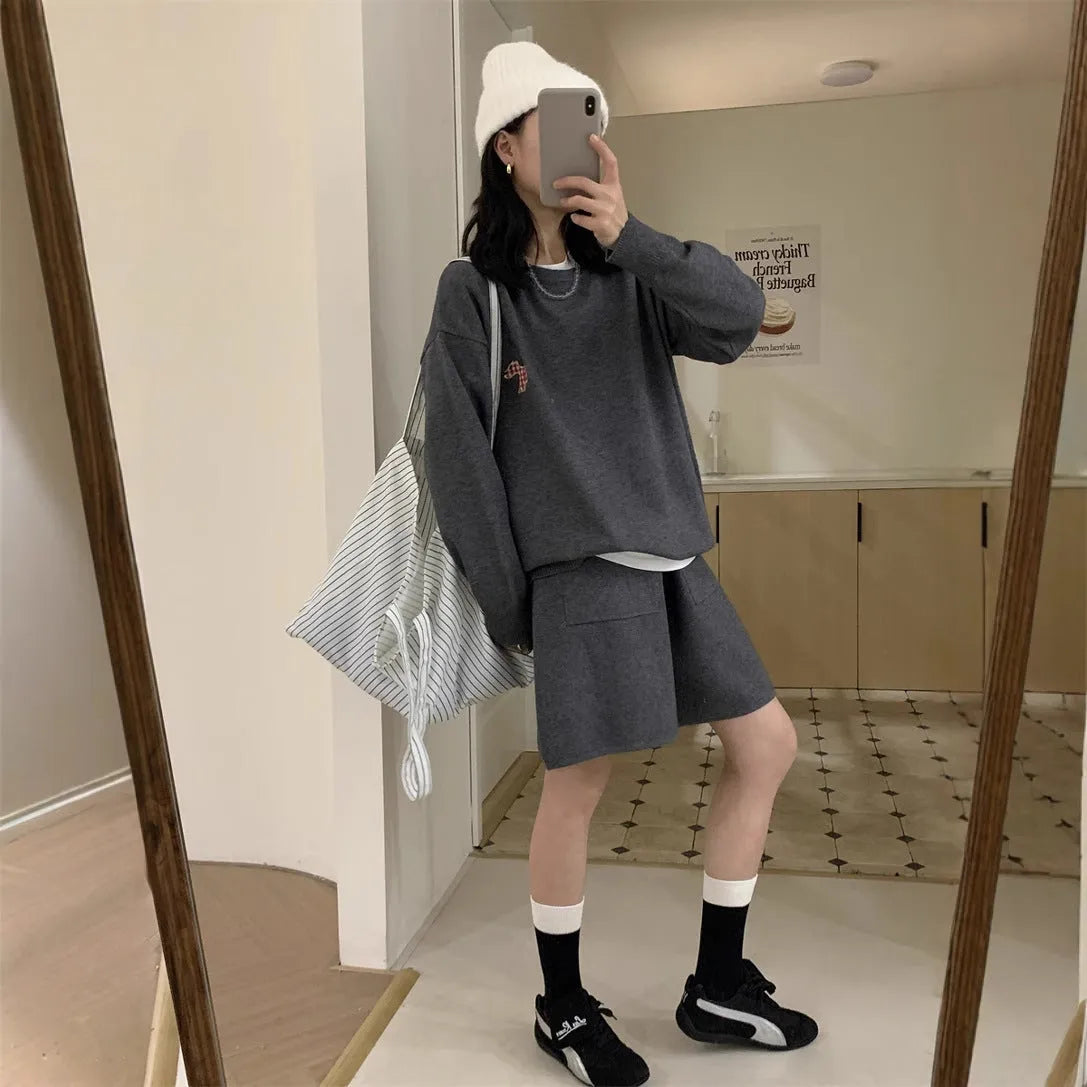 Casual sports knitted sweater shorts suit with animal embroidery in imitation cashmere fabric