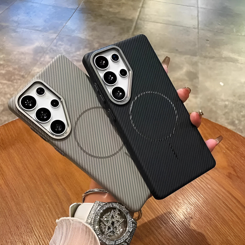 Samsung S25 Ultra PC phone case with carbon fibre grain texture and magnetic suction back in black