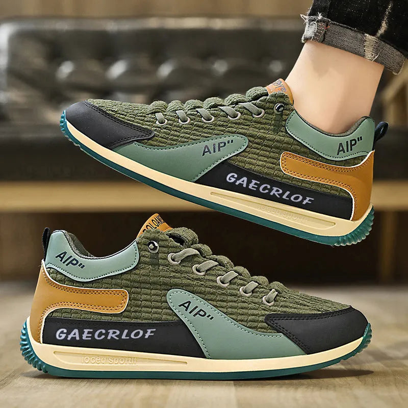 Men's green and grey mesh running shoes with viscose soles and lace-up fastening