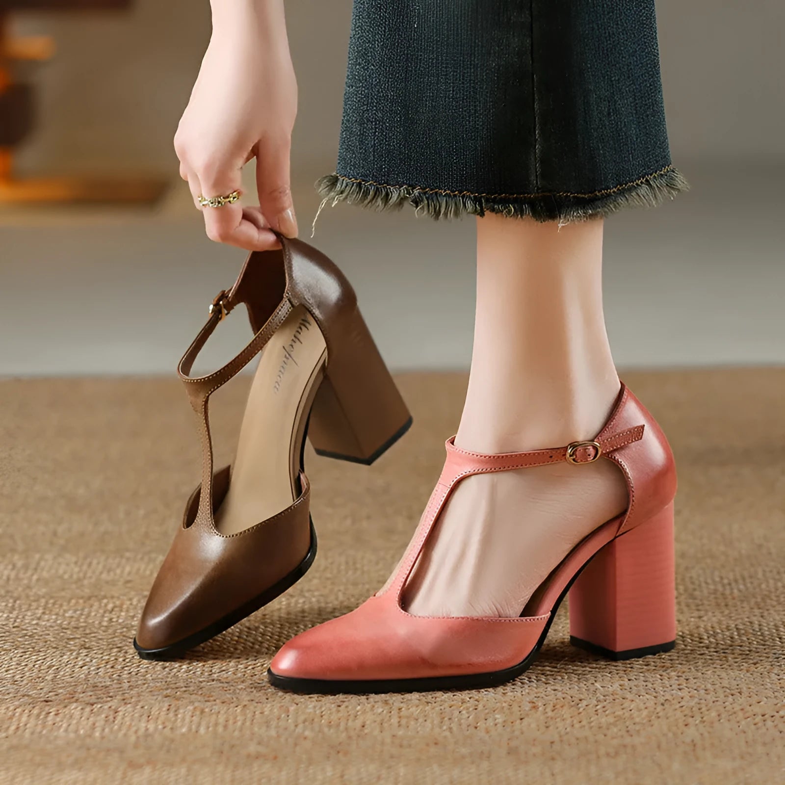 Baotou women's retro pointed-toe Mary Jane shoes in dark brown with a buckle fastening.