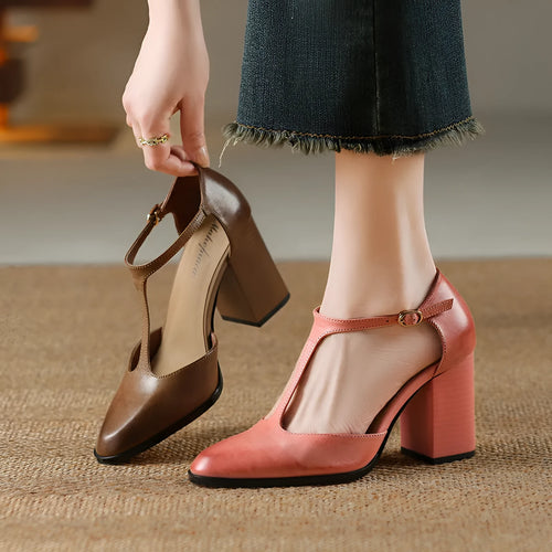 Baotou women's retro pointed-toe Mary Jane shoes in dark brown with a buckle fastening.