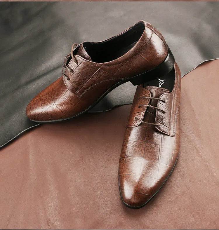 Men's black leather derby shoes with pointed toe and rubber sole for business dress