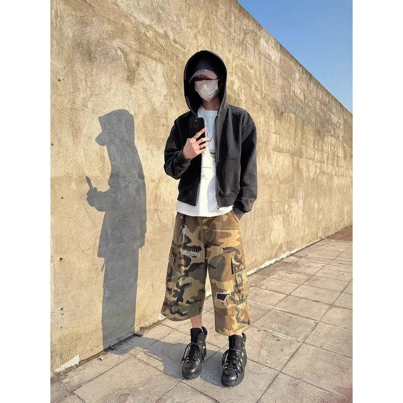 Men's retro patch ripped camouflage cropped jeans in loose straight cut design