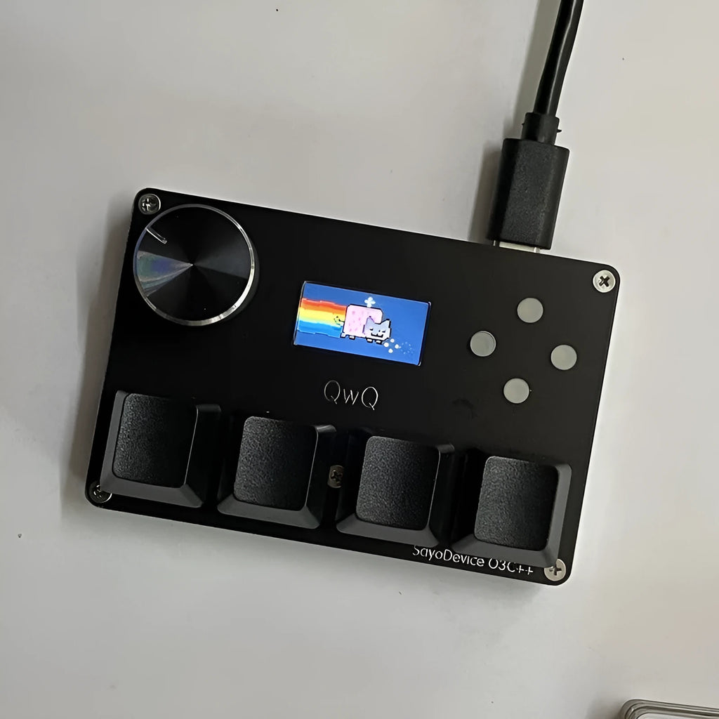 Customisable magnetic axis gaming numeric keypad with colour screen and control knob on desk