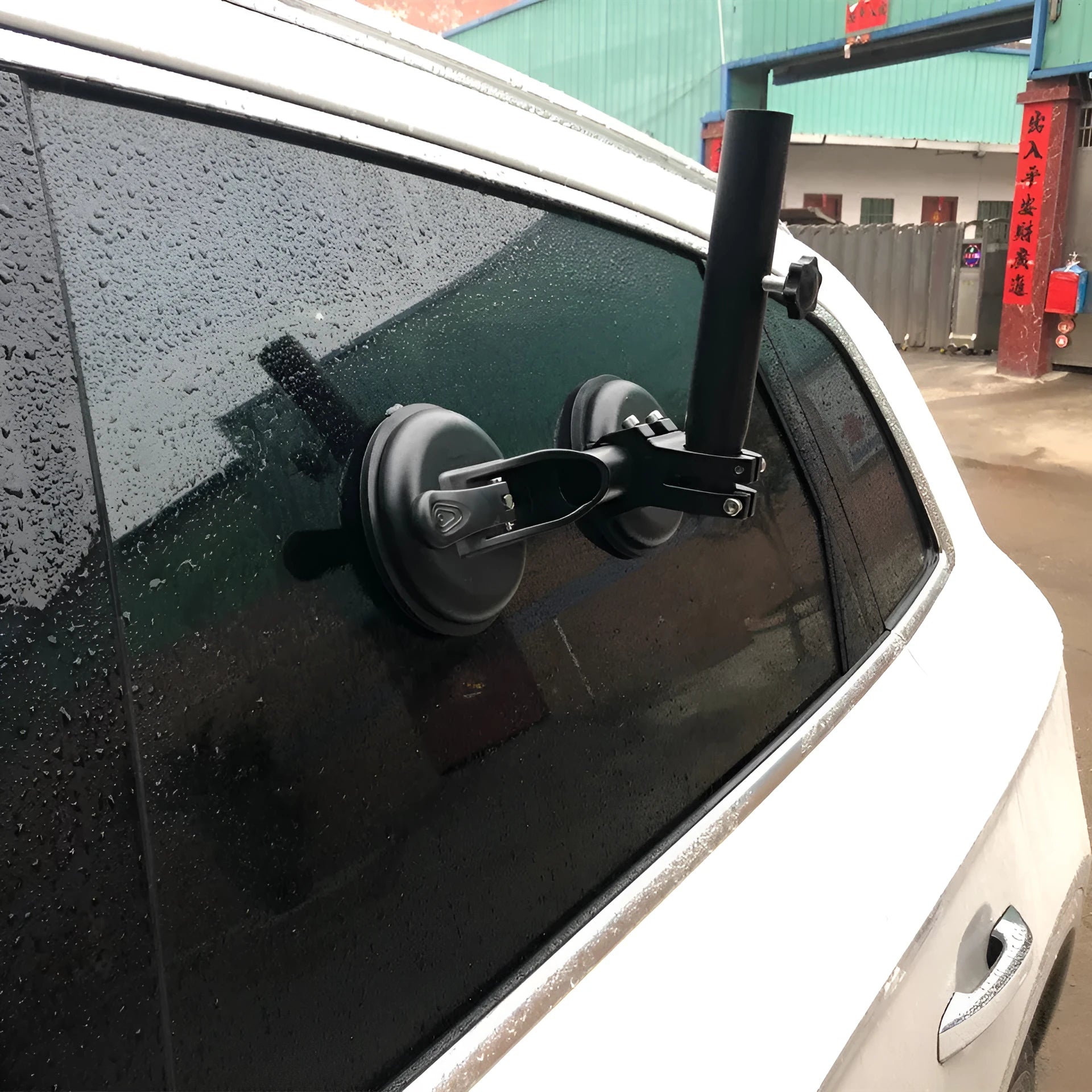 Black off-road car sucker base with rubber disc body for windscreen mounting of flagpoles