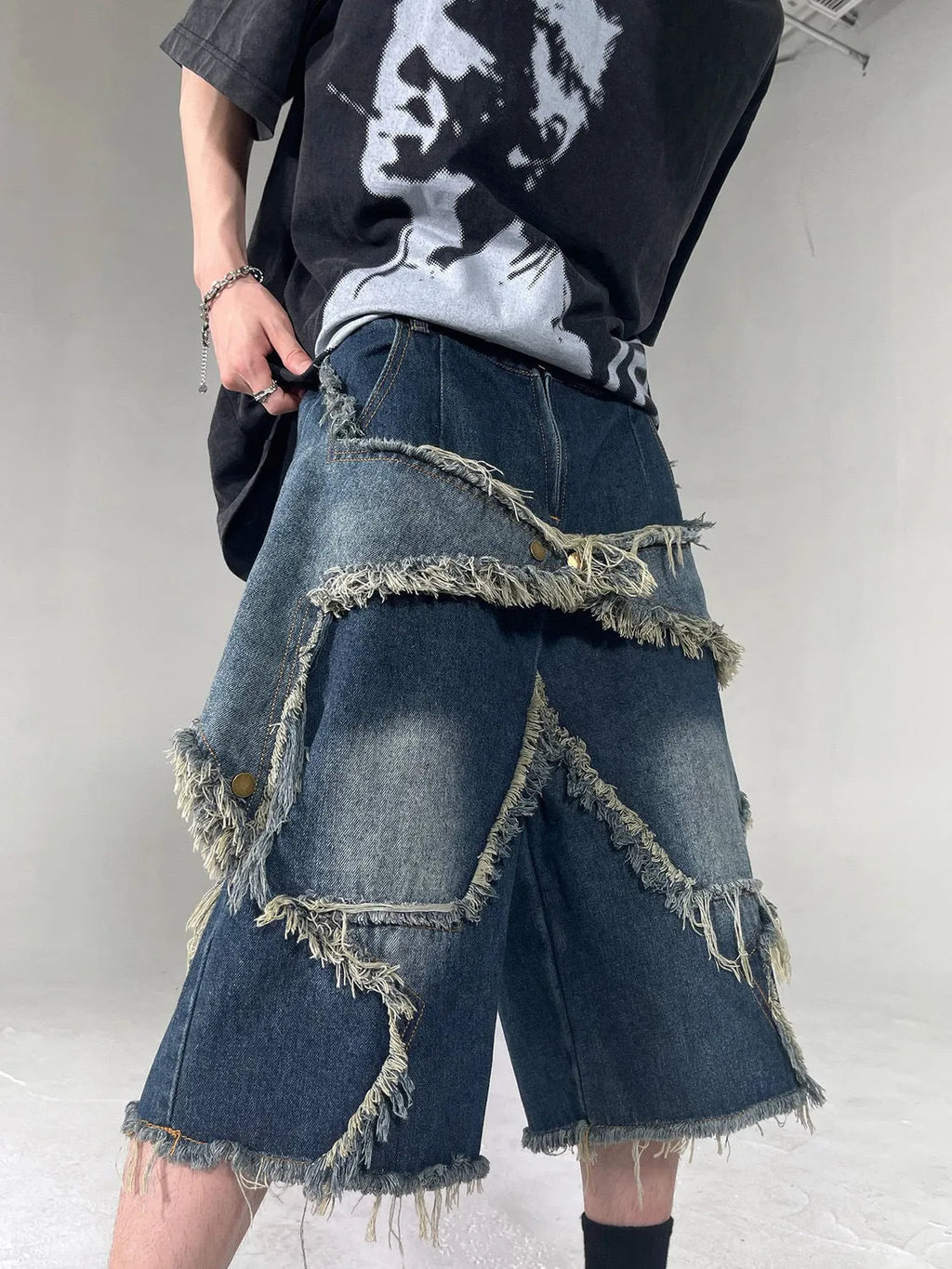 Blue men's denim shorts with frayed hem and five-pointed star decoration in loose retro style
