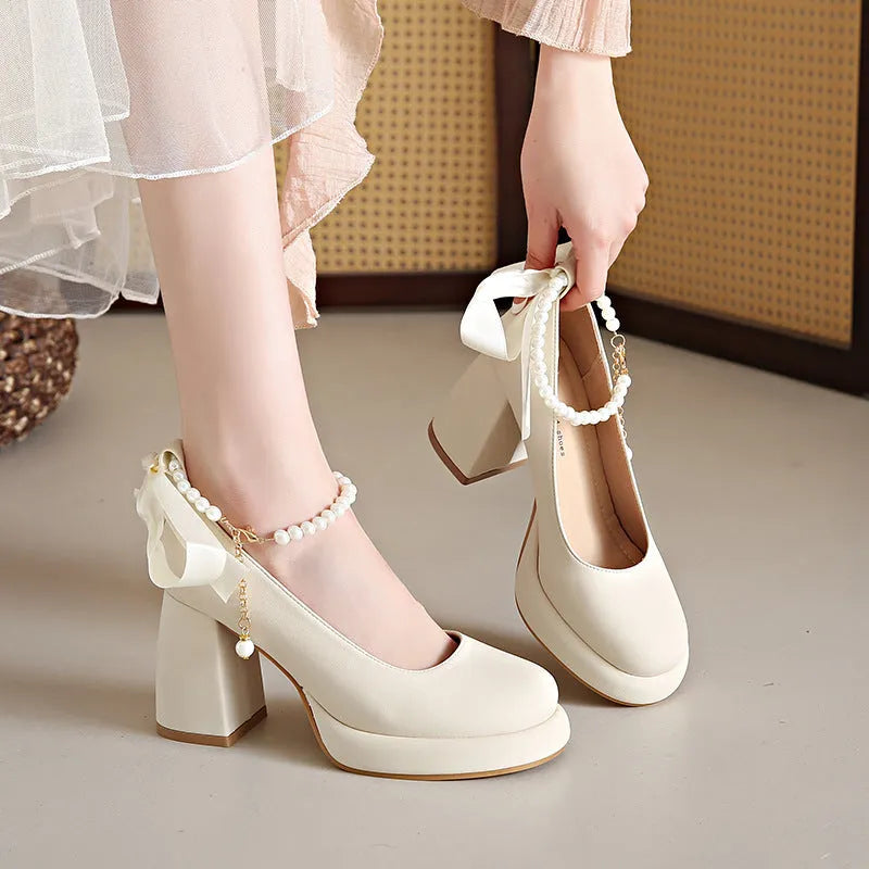 Women's beige Mary Jane shoes with chunky heel and ankle-strap buckle on round toe