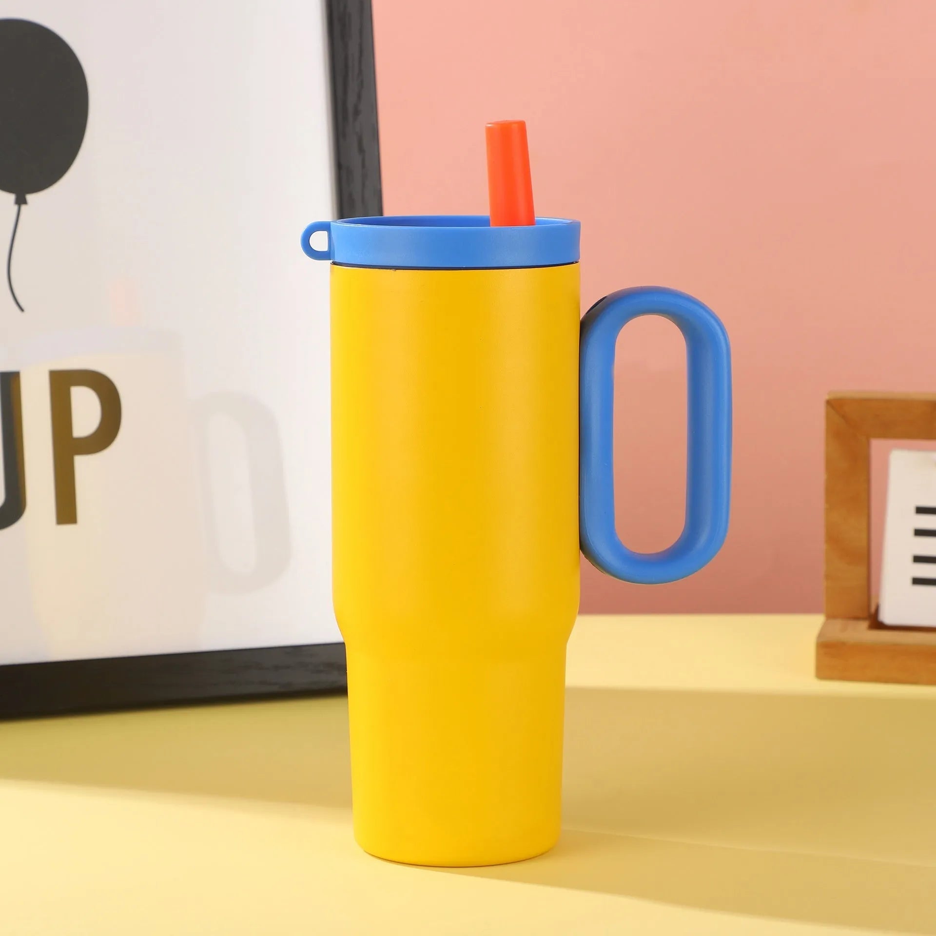 Large capacity insulated straw cup with handle in choice of five colours showing vacuum insulation technology