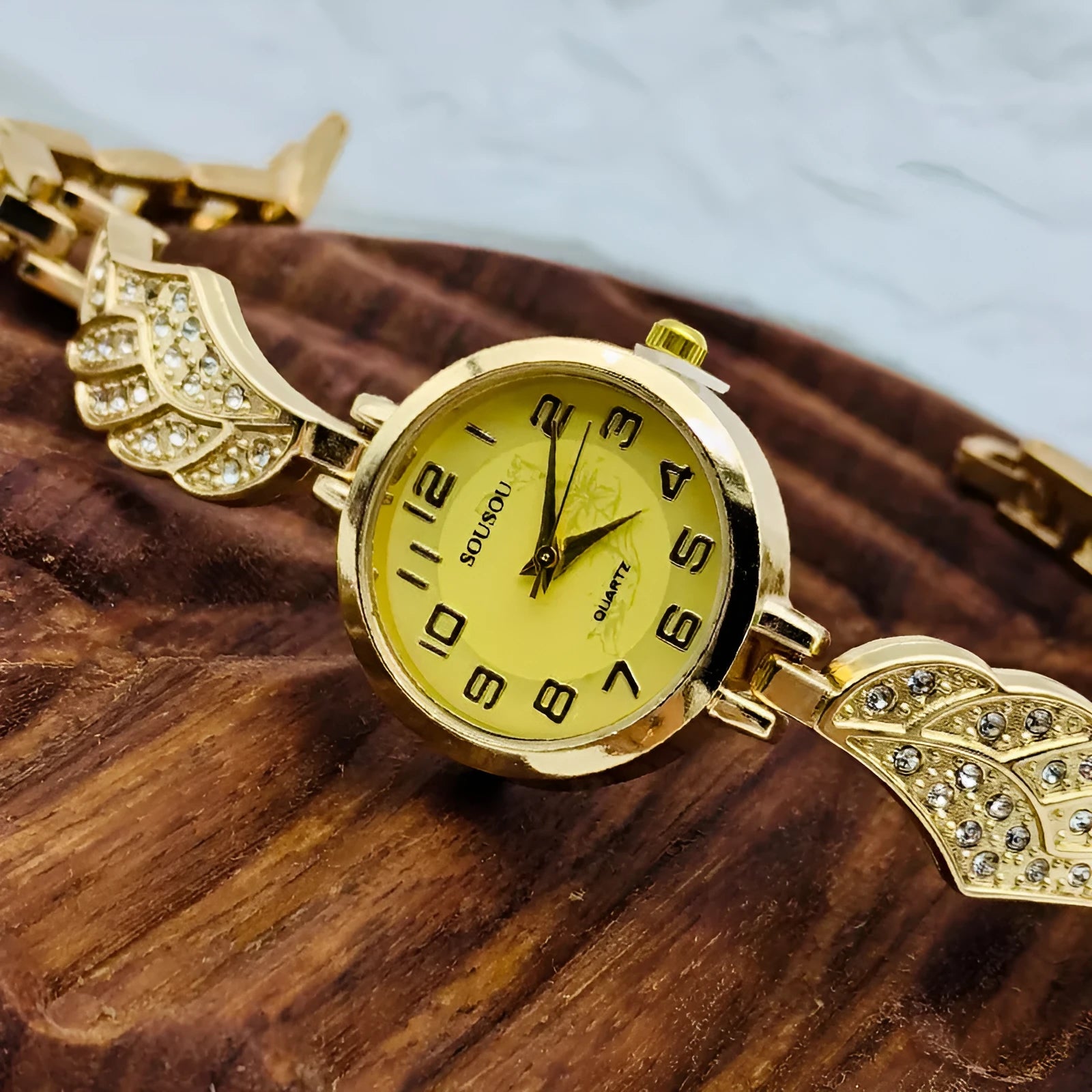 Stainless steel ladies watch with round dial on metal strap with Vachette clasp