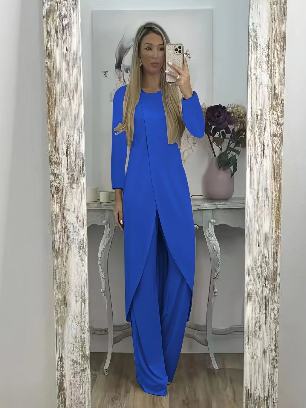 A loose-fitting long sleeve two-piece lounge set in polyester, shown in khaki colour, consisting of a round-neck top and matching trousers.