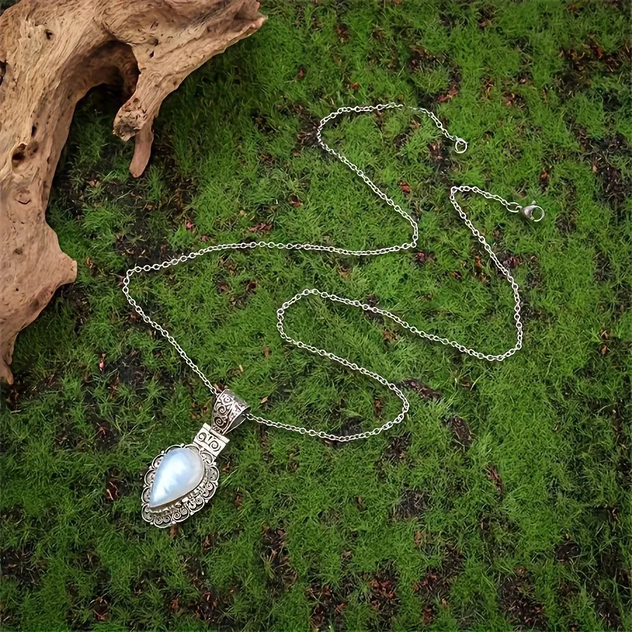 Silver heart-shaped vintage moonstone drop necklace on alloy chain