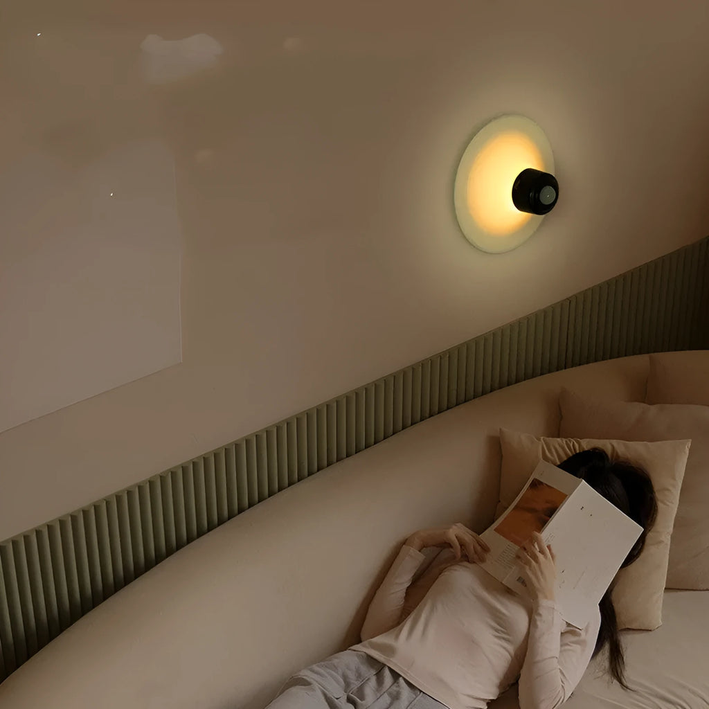 Baby feeding night light with motion sensor in white, USB powered, 120x120x66.8mm