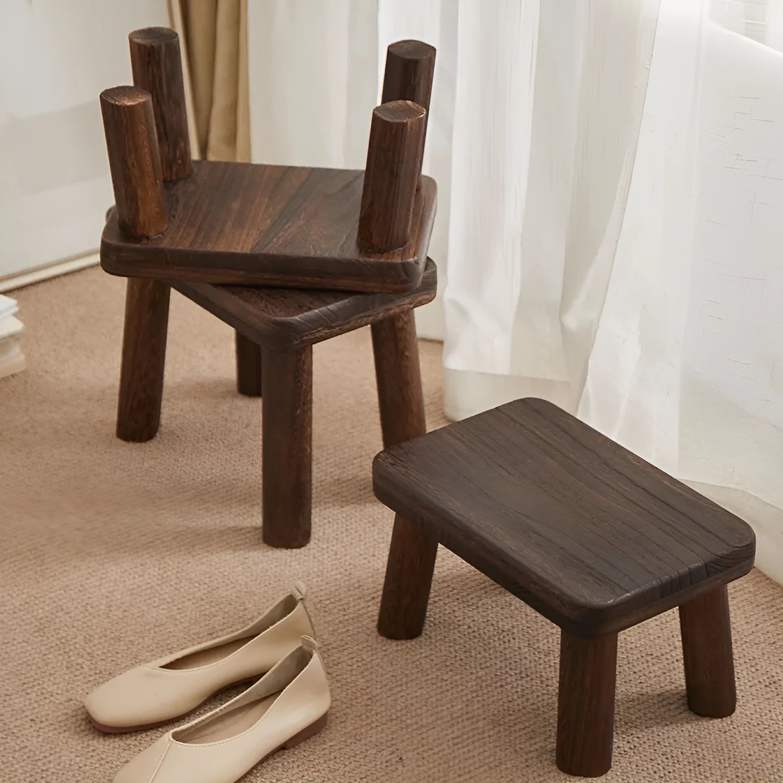 Solid wood shoe changing stool with distressed finish and bracket structure