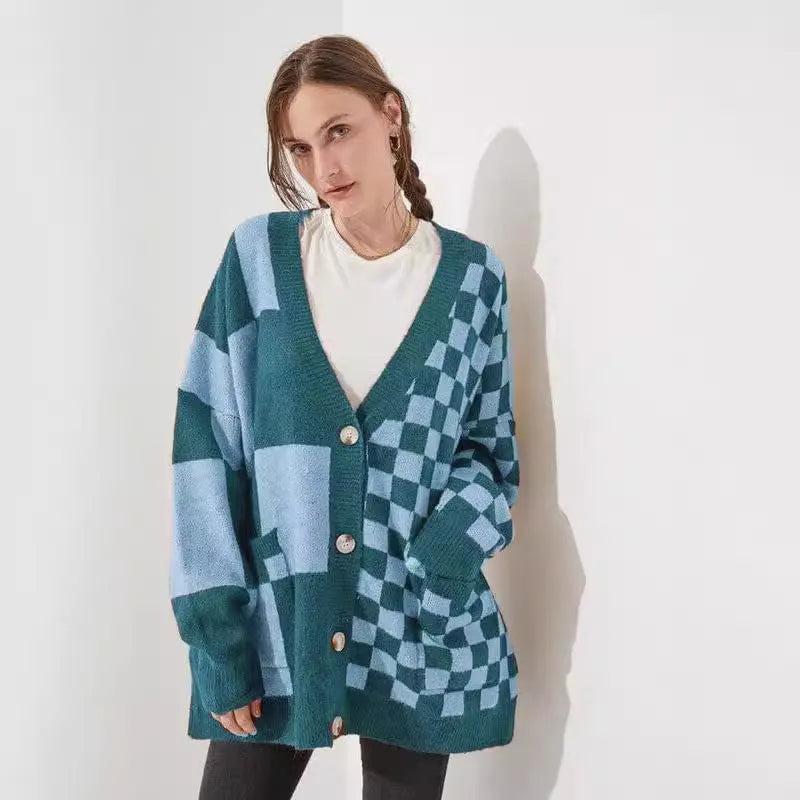 Grey loose slim fit knitwear cardigan with printed checks pattern and regular sleeves.