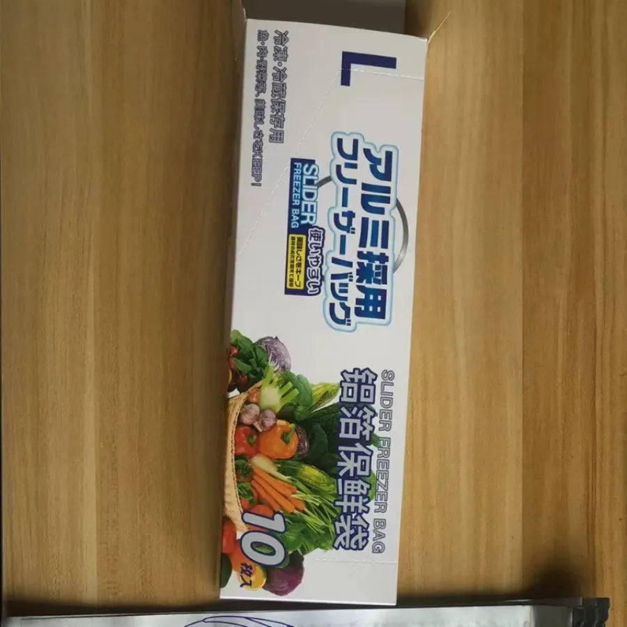 Set of aluminium foil sealed bags and boxes for food preservation in three different sizes.