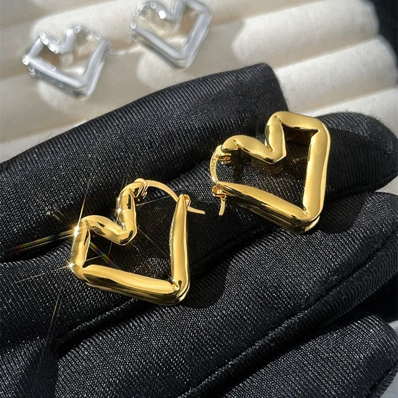 Unisex heart shaped ear clip earrings in gold and silver, retro minority design