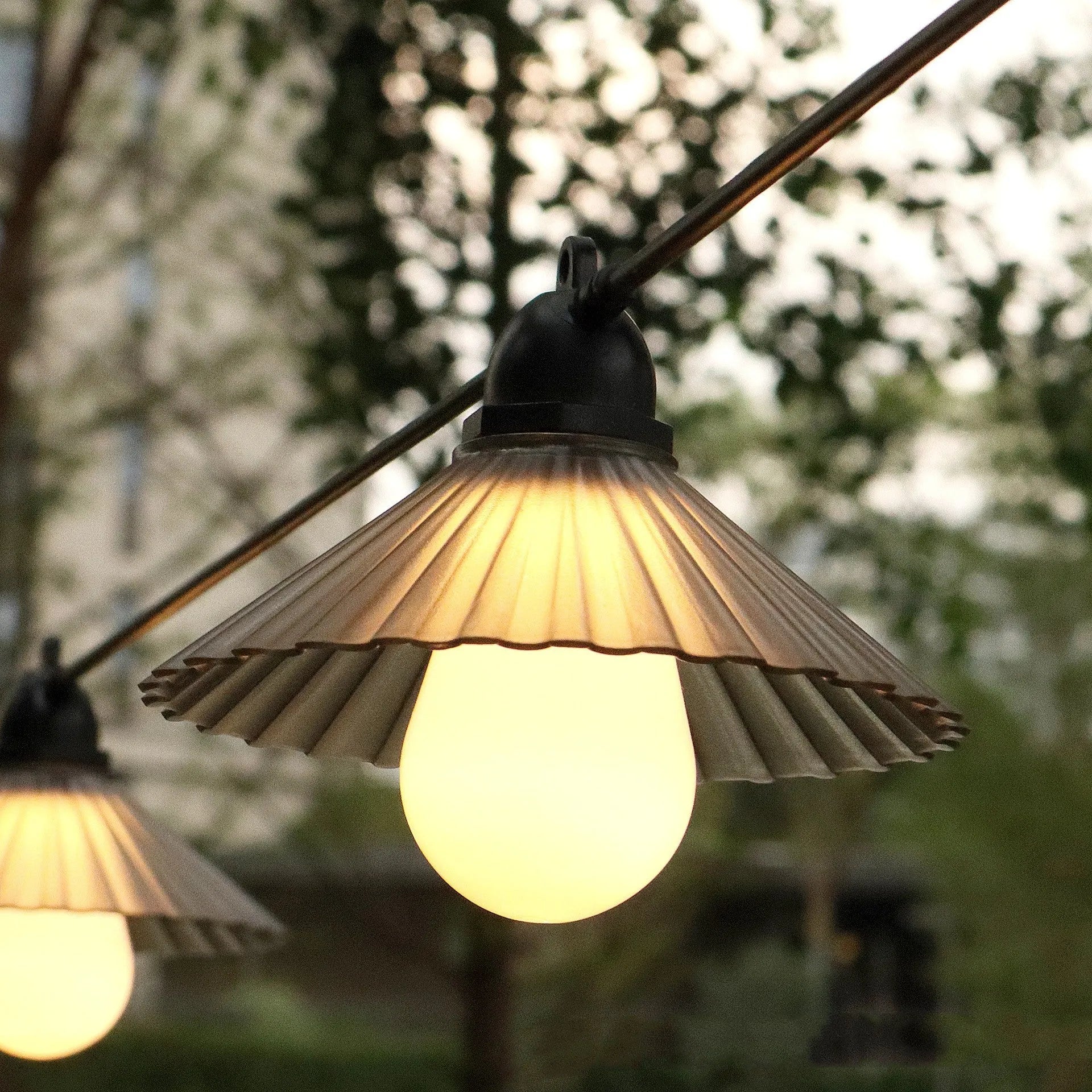 Flower shape LED outdoor string lights with IP65 waterproof rating for courtyard and camping