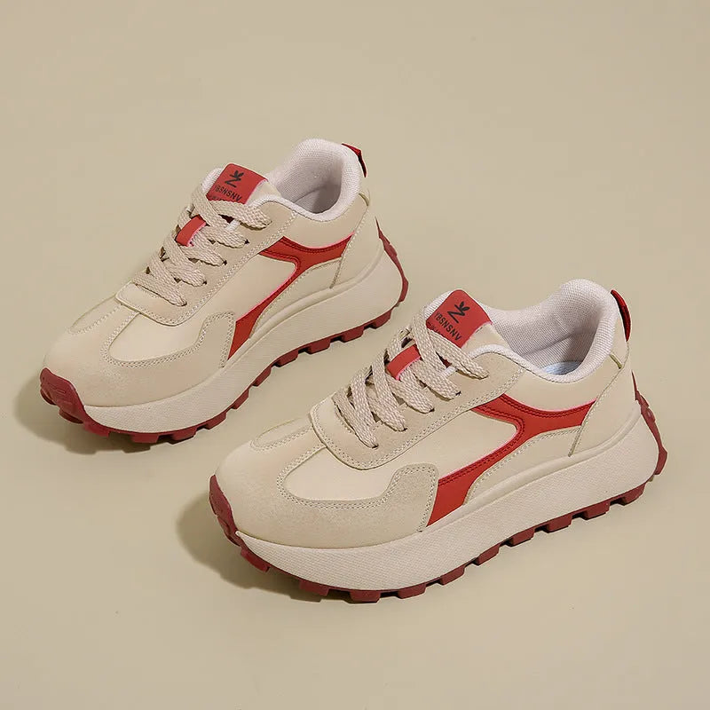 Women's low-top platform sports shoes in card black, with lace-up front and flat rubber sole.