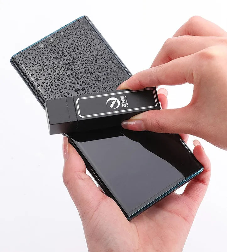 Black pack containing 40 disposable screen cleaning wipes for mobile phone decontamination