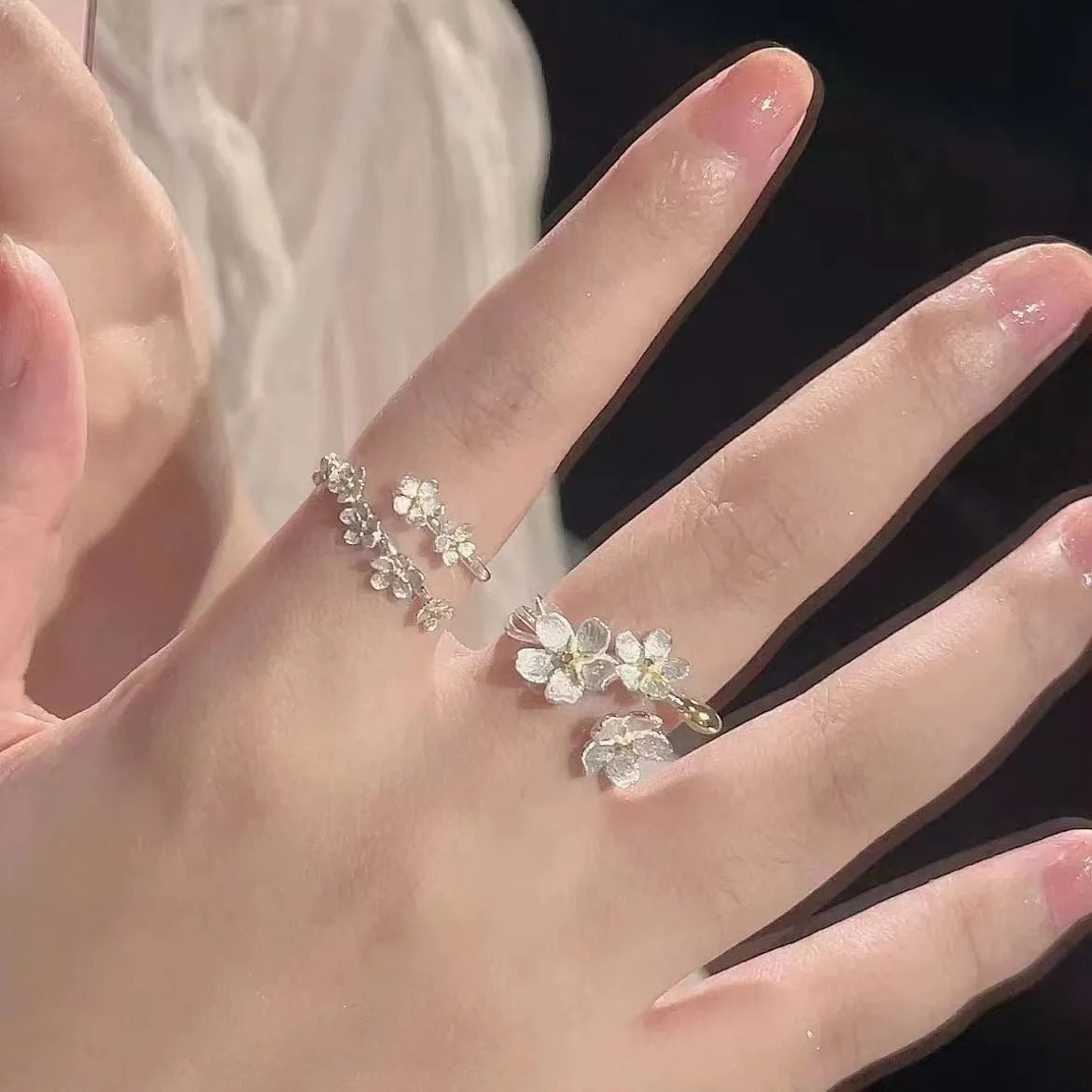 Zinc alloy adjustable jasmine flower ring with three-dimensional floral pattern and open mouth design
