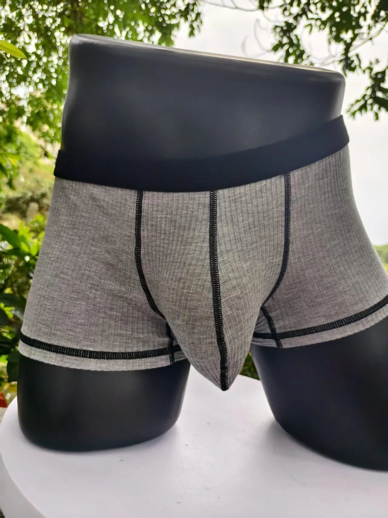 Men's slim-fit breathable boxer shorts in solid colours, shown in size range L to 3XL.