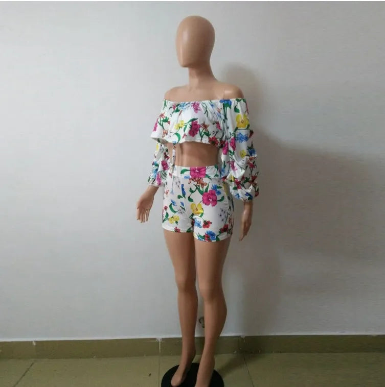 Women's digitally printed two-piece set with long pile sleeves and matching shorts in multicolour pattern